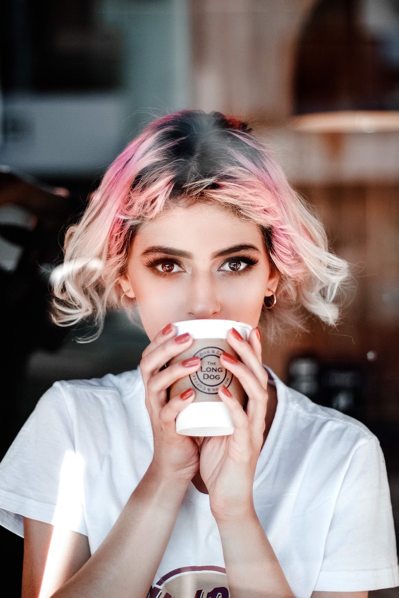 La décoloration sur cheveux courts